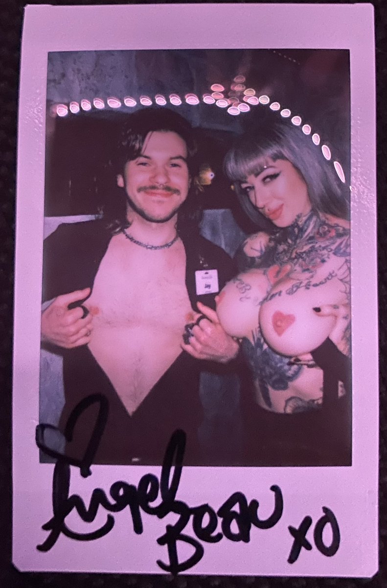 Taking tittie pics with @iheartangelbeau at the club 😌🖤