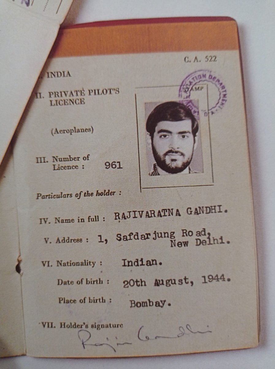 subyroy's tweet photo. Yes and flying and caring for his wife and children were what Rajiv loved and wanted to do... That's all...he knew his parents' unhappiness, built a happy family in its place, then Indira and 🇮🇳 politics destroyed it and him... @priyankagandhi #tellMom #sumandube https://t.co/1HaGJRpg4G