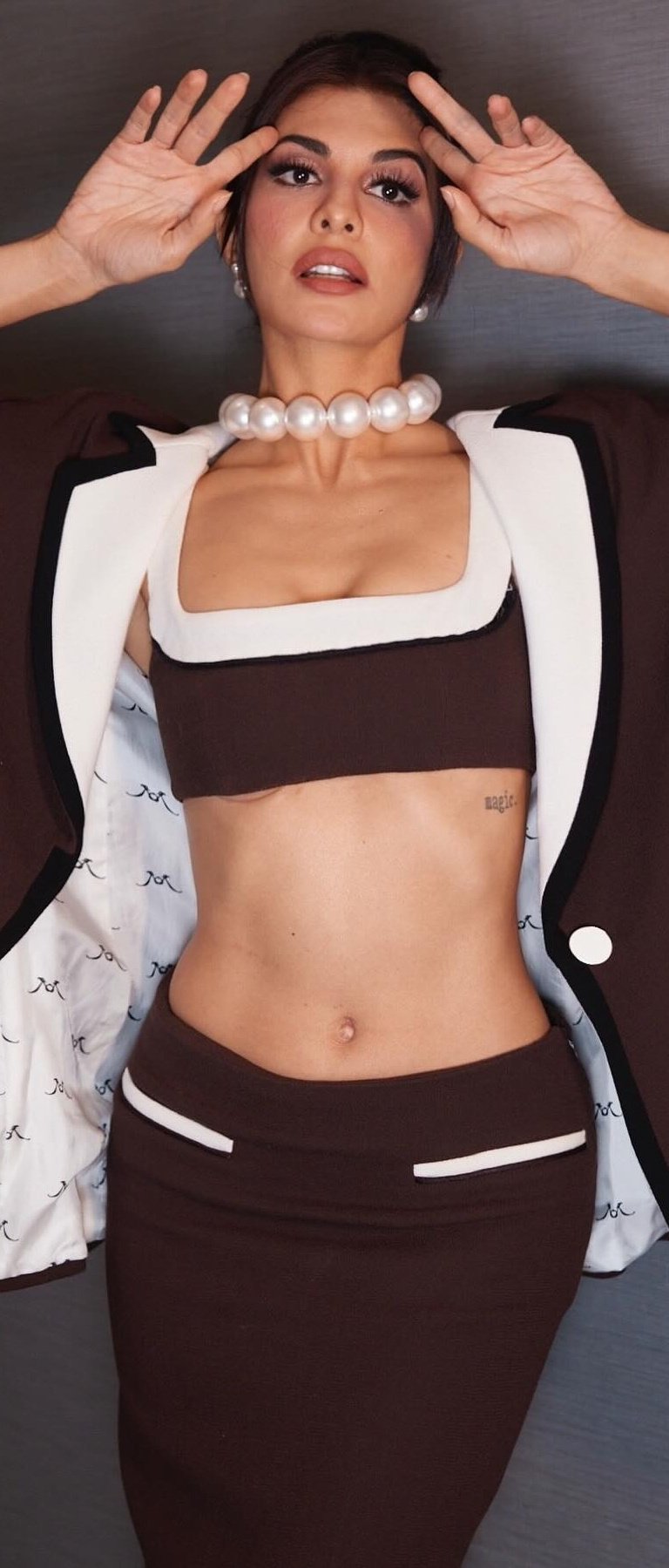 F_1tUxeaAAAfcHC?format=jpg&name=large