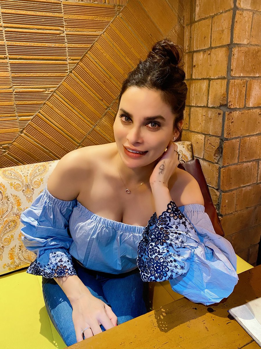 Anupamakuwar's tweet photo. Smiles happen in the eyes as much as the face and lips.
#keepsmiling #keepsmilingalways #anupamakuwar 🤍✌️😀🤍 https://t.co/EsEIeNa0BV