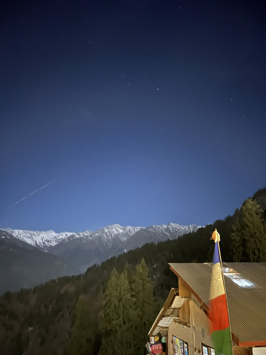 sachdevasaab__'s tweet photo. Witnessed a train of light in Himachal last night, completely unusual &amp; left me very confused. Searched a bit &amp; found out it was a @Starlink never in my life have I experienced such thing. Have a look on the pic clicked by @Apple @iphonography 13pro @elonmusk @SpaceXStarlink https://t.co/SWPDDLWfif