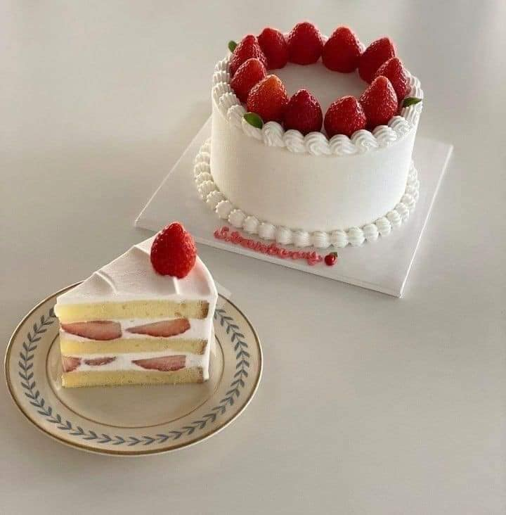 strawberry cake 🍓🍰