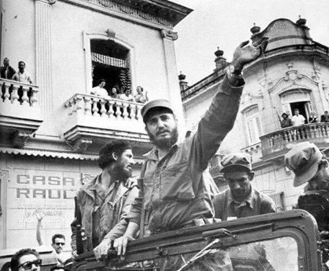 #HastaSiempreComandante

'İnsanlığın en büyük düşmanı ABD Emperyalizmidir' F.Kasto 

Yıllarca AB-D emperyalizme meydan okuyan Küba devriminin önderi Fidel Kastro yedi yıl önce bedence aramızdan ayrıldı ama, Dünya halklarıın gönlünde yaşayacak.