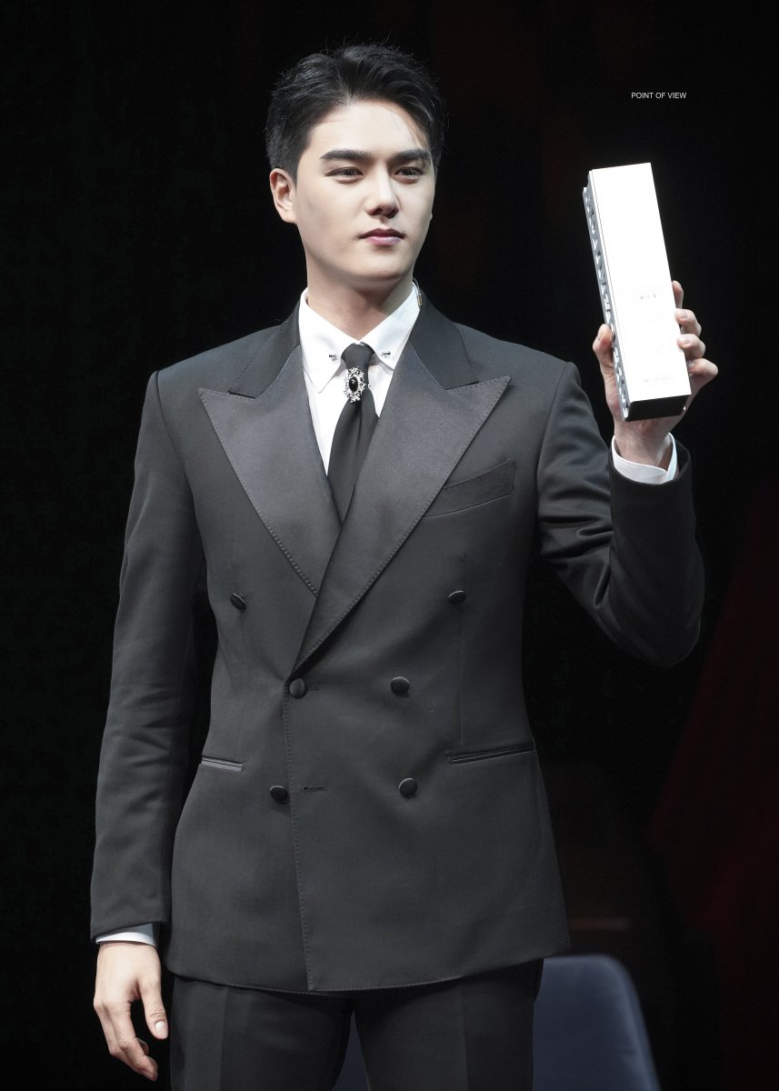 231125 정동화의 레드카펫 🌸🐶
게스트 #윤소호

야물딱지게 상 자랑하는 윤소호