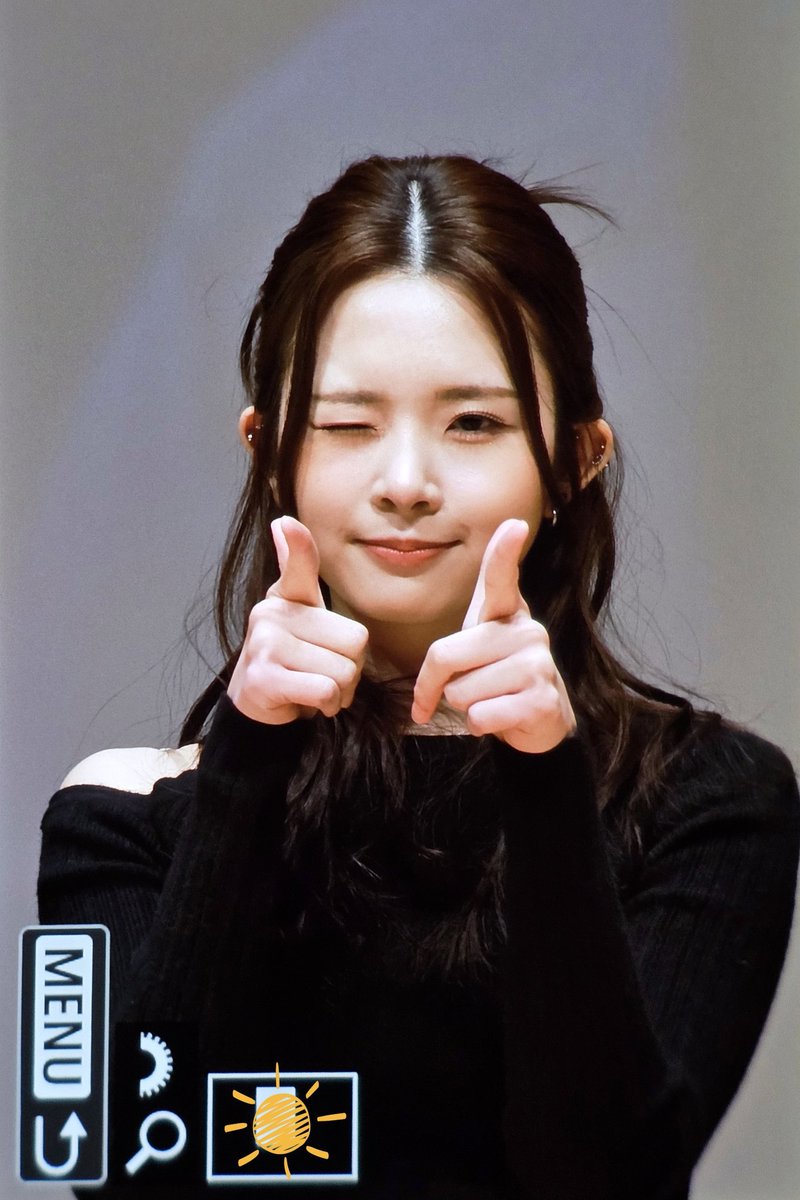 kotoneupdates's tweet photo. 231126 | #kotone at the fansign event

a thread ~

#코토네 #tripleS #EVOLution https://t.co/iGecYoHu71