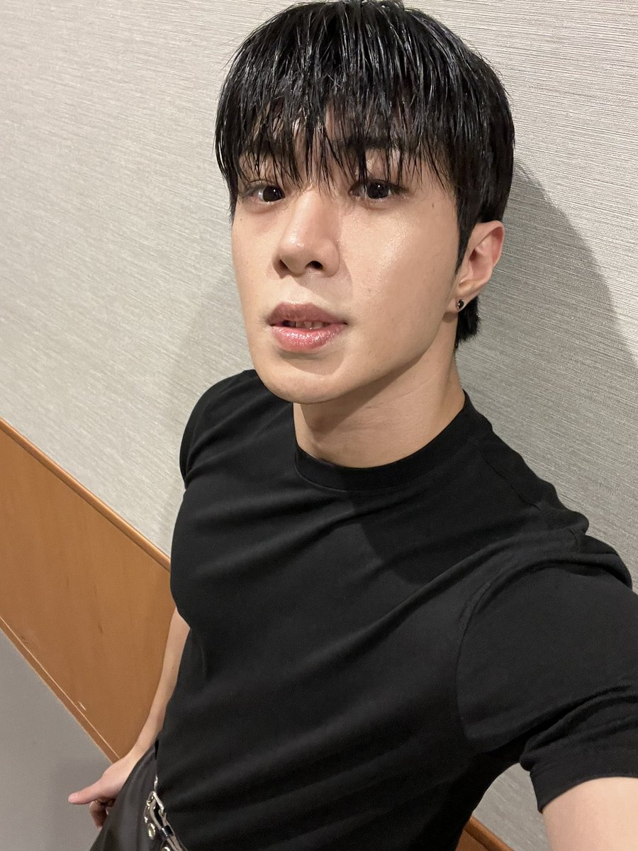 ONF_members's tweet photo. [#와이엇 #WYATT] THANK YOU FOR YOUR LOVE AND SUPPORT WE WILL MORE CHEER UP FOR FUSE LOVE YALL WE'LL BE BACK
#ONF #THIS_IS_WYATT 
#BE_HERE_NOW FAN MEETING🖤 https://t.co/cLtQRmHs1n