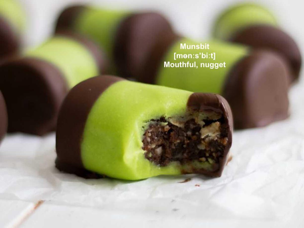 SpeakSwedish's tweet photo. #Swedish word of the day: #Munsbit (a bite, a mouthful) means a small slice of cake, a handful of nuts, or snack bur is mostly used metaphorically as a "morsel", "nugget" or "an easy picking". Example: "USA var en munsbit för Sverige i fotbolls VM".
#swod https://t.co/Z18wkTUhQb