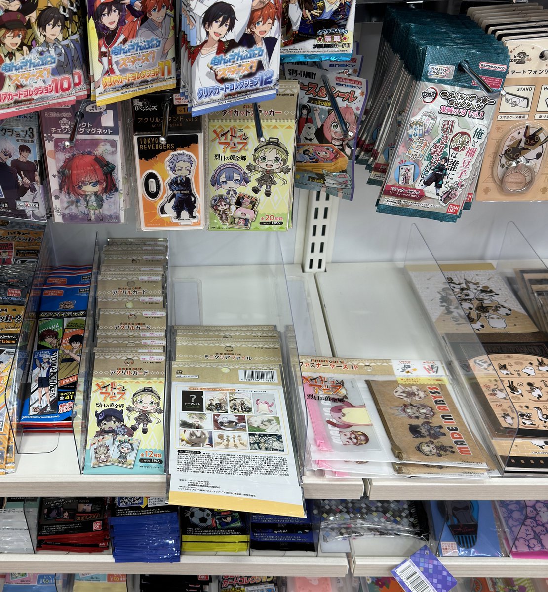 pharmaxtea's tweet photo. 100円ショップのセリアで
他のキャラクターに混じって
しれっとメイドインアビスが
いてるのがむっちゃえぐい。
のでケース買った。

#セリア 
#マアアさん https://t.co/6iEOiXIJIp