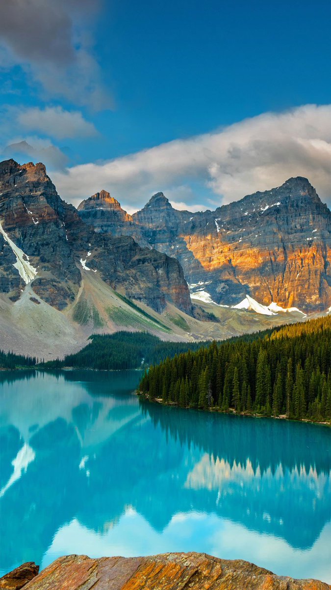 views_magical's tweet photo. Moraine Lake in Banff National Park, Alberta, Canada https://t.co/n1ln1TwZvX