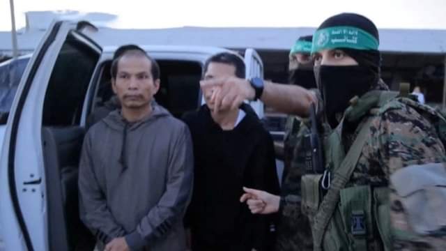 Cumhurbaşkanı Erdoğan'ın çabalarıyla Taylandlı esirler serbest bırakıldı

Hamas, "Türkiye Cumhurbaşkanı Recep Tayyip Erdoğan'ın çabalarına yanıt olarak Gazze'deki Taylandlı esirler serbest bırakıldı" açıklamasını yaptı.