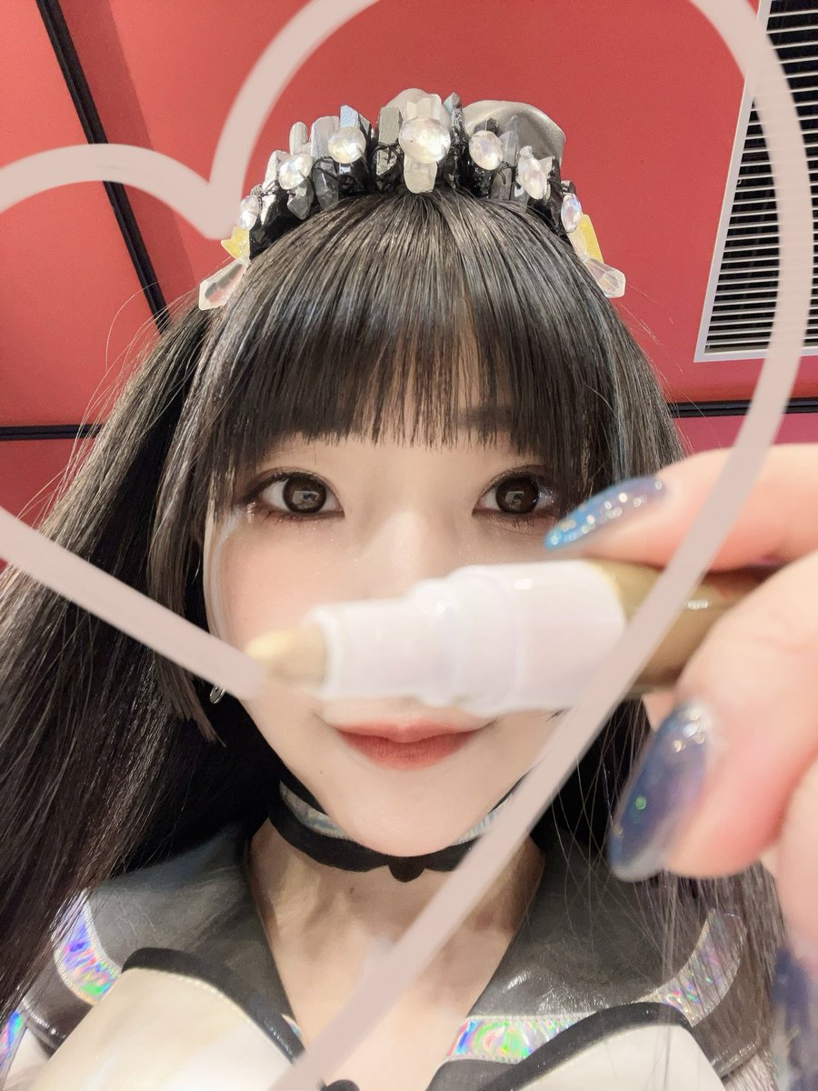 RISA_memesama's tweet photo. サインされる側の視点👀 https://t.co/ZIuSOeJL2P