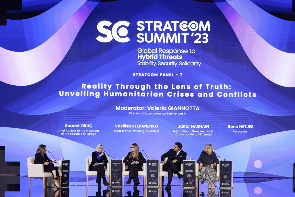 Curtains closes on @StcomSummit. Honored to chair a panel on the importance of truth-based information. Special acknowledgements to panelists for their contribution in defending truth & human dignity🕵️. A big thank to Türkiye for being vocal 🇹🇷✨ @jaffarhasnain @VasilisaUKR