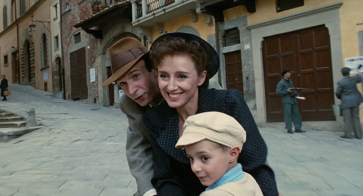 CuartaParedCine's tweet photo. Tal día como hoy, en 1997, se estrenaba La vida es bella. https://t.co/z23xNwkVVW