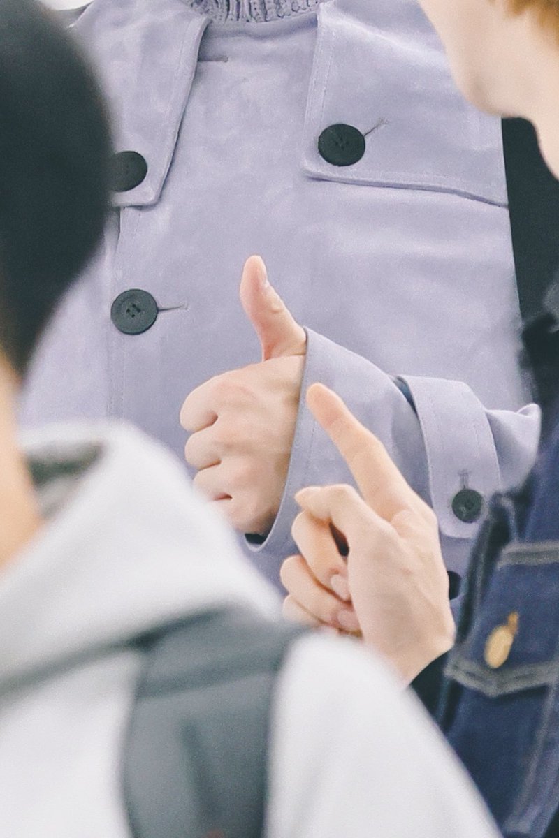 antown_lcy's tweet photo. 231126 둘이서 무슨 얘기하길래 이렇게 꺄르르 웃어..👍또 모고..나도 알려조 

#찬영 #앤톤 #anton #riize #라이즈 https://t.co/jikFhTtVOV