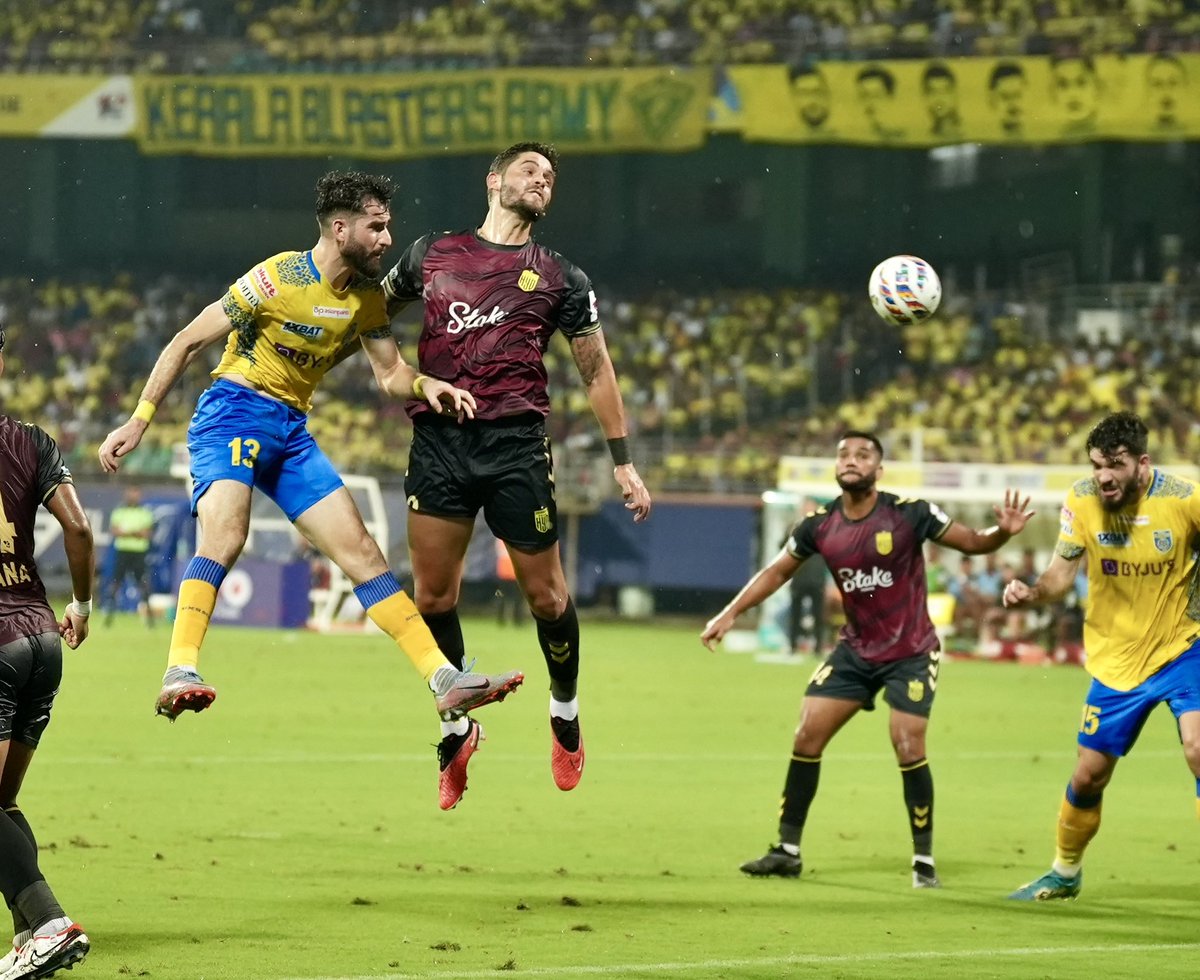 danishbhat09's tweet image. Alhamdulillah. Blasters Army and Manjappada,you were the ones that pushed us over the line last night! 🟡 Your voices of support made all the difference in what was a very tough game against a strong opposition.We missed you.We heard you. We&apos;ll see you soon!#KBFCHFC #YennumYellow