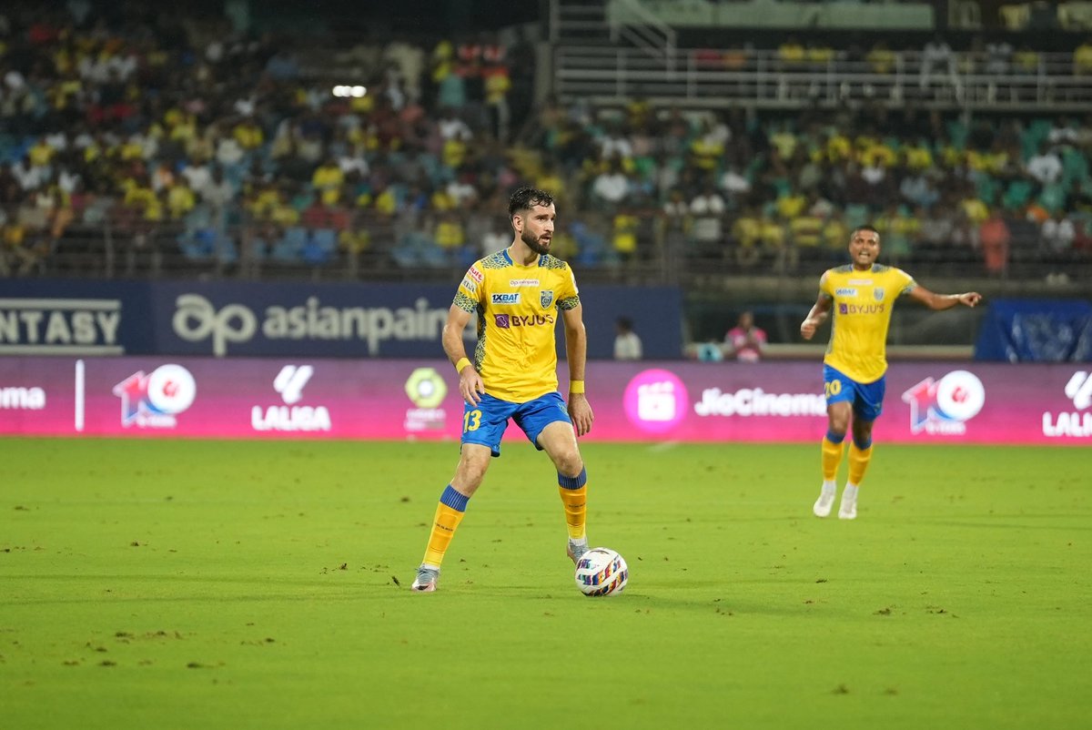 danishbhat09's tweet image. Alhamdulillah. Blasters Army and Manjappada,you were the ones that pushed us over the line last night! 🟡 Your voices of support made all the difference in what was a very tough game against a strong opposition.We missed you.We heard you. We&apos;ll see you soon!#KBFCHFC #YennumYellow