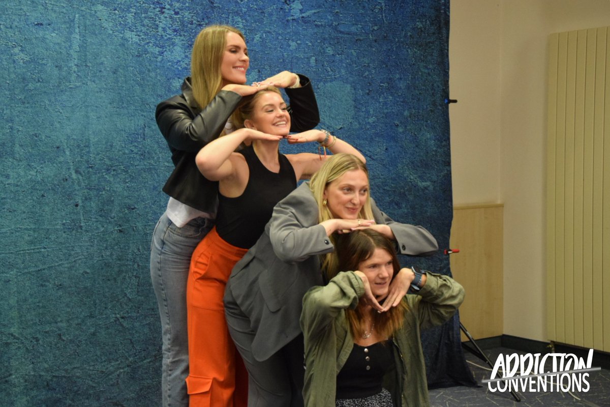 AddictionConv's tweet image. Les photos duos et trios s'enchaînent à la #FKTP2. #Vikings