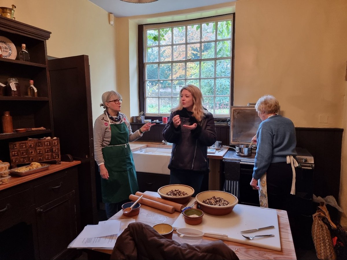 katieculture's tweet photo. Perks of the job: Getting a peek of #Christmas at #QuebecHouse @nationaltrust and sampling the hot 'chocolate wine', made from the recipe #GeneralWolfe knew from his mother's recipe book:
• Port🍷
• Chocolate 🍫
• Caster sugar
• Flour
• Hot Water💧
...and it was delicious! https://t.co/sQfLfpOt0m