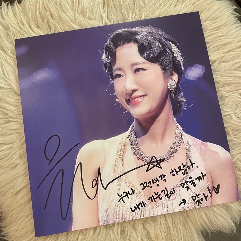 아 이거 너무 귀엽다....
사진마다 극에 맞게 대사를 같이 써주고싶었나봐......근데 진짜 한참...고민을 하길래 결정을 못하는거 같아서 (하카두 써두 괜찮아요) 라구 했는데 이렇게 남겨줌🥹