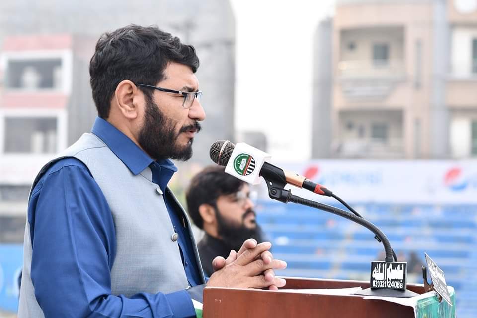 QSMPakistan_'s tweet photo. گوجرانوالہ: جناب محمد طارق بٹ صاحب  (راہنما قرآن و سنہ موومنٹ پاکستان) منی سٹیڈیم میں قرآن و سنہ موومنٹ گوجرانوالہ کے زیر اہتمام جلسہ عام بسلسلہ نفاذ اسلام و استحکام پاکستان، سے خطاب کررہے ہیں
#26November2023 #QSMGujranwala #JalsaMiniStadium #QuranoSunnahMovement #NizameMustafa https://t.co/IpzORmtp6V