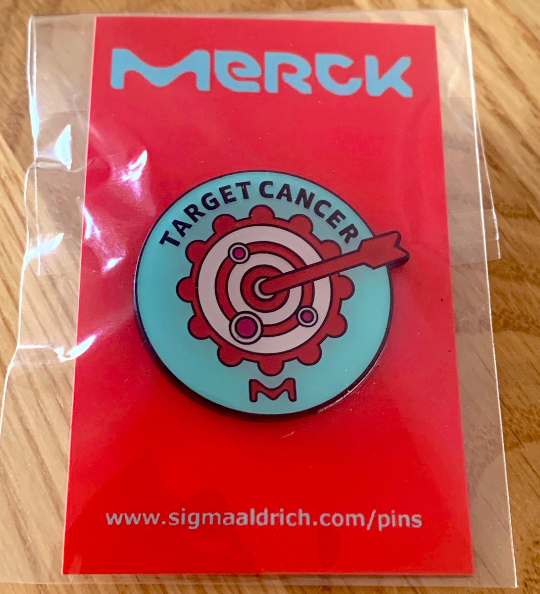 SophieT99879381's tweet photo. Thank you @merckgroup for my Target Cancer pin π©π»βπ¬π§ͺπ― it is very fitting with our recent projects @MedBioinorgChem π #merckpins https://t.co/CRxErWL4tS