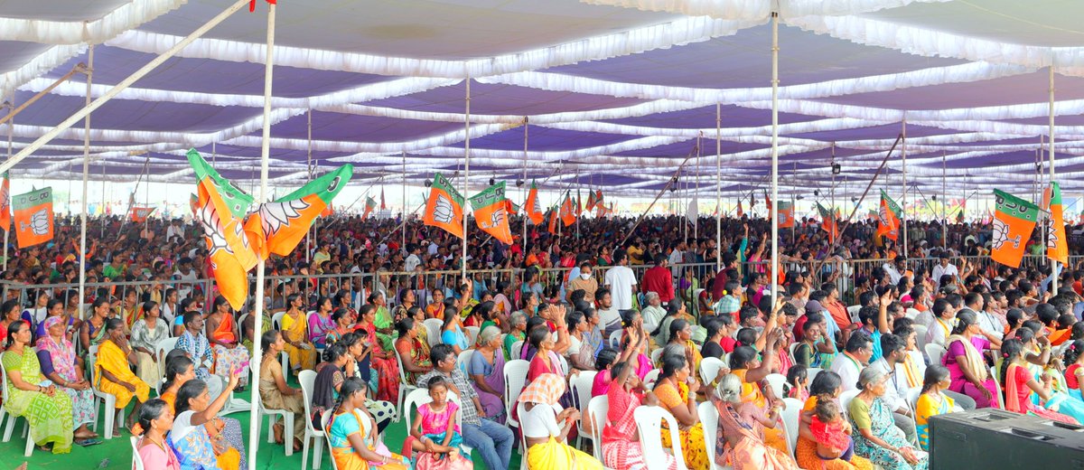 AmitShah's tweet photo. Only the BJP can create a Telangana that truly belongs to its people. Pictures from the public rally in Mulug Assembly.

నిజంగా ప్రజలకు చెందాల్సిన తెలంగాణను బీజేపీ మాత్రమే సృష్టించగలదు. ములుగు అసెంబ్లీ బహిరంగ సభ నుండి చిత్రాలు.
#DoubleEngine4Telangana https://t.co/gyPmFg1g9X