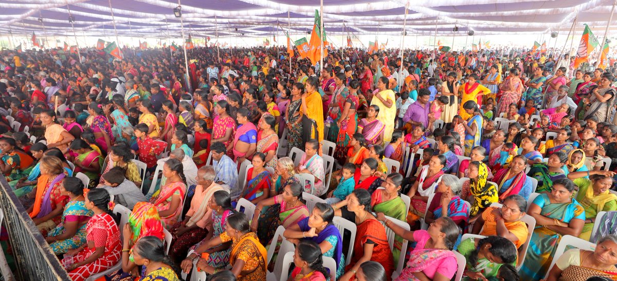 AmitShah's tweet photo. Only the BJP can create a Telangana that truly belongs to its people. Pictures from the public rally in Mulug Assembly.

నిజంగా ప్రజలకు చెందాల్సిన తెలంగాణను బీజేపీ మాత్రమే సృష్టించగలదు. ములుగు అసెంబ్లీ బహిరంగ సభ నుండి చిత్రాలు.
#DoubleEngine4Telangana https://t.co/gyPmFg1g9X
