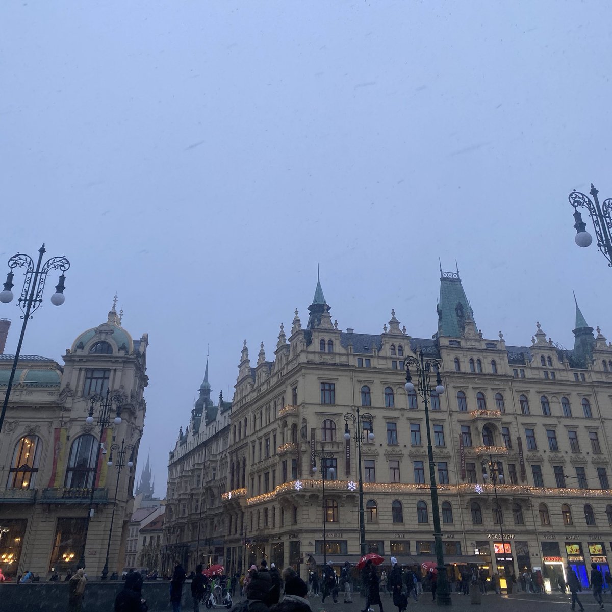 зима уже на пороге, поэтому тепло одевайся.