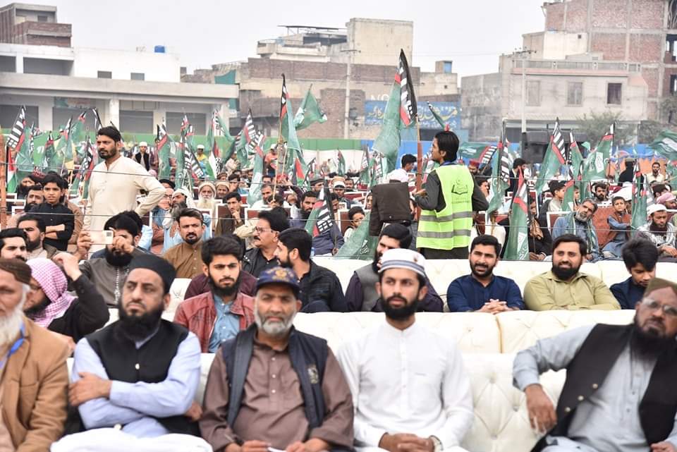QSMPakistan_'s tweet photo. گوجرانوالہ: محمد نوریز ملک (ناظم تعلقات عامہ قرآن و سنہ موومنٹ پنجاب) منی سٹیڈیم میں قرآن و سنہ موومنٹ گوجرانوالہ کے زیر اہتمام جلسہ عام بسلسلہ نفاذ اسلام و استحکام پاکستان، سے خطاب کررہے ہیں
#26November2023 #QSMGujranwala #JalsaMiniStadium #QuranoSunnahMovement #NizameMustafa https://t.co/P9lcszwEtV