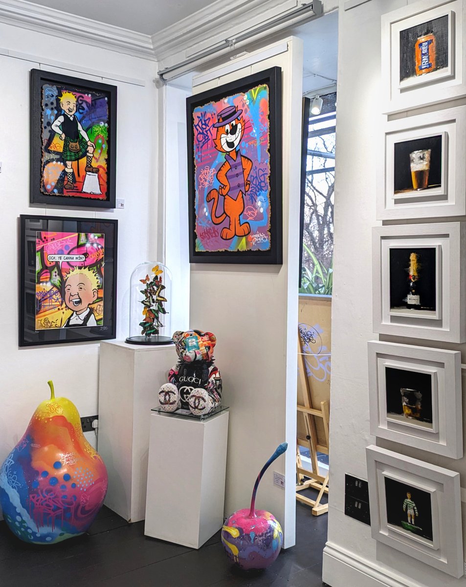 A beautifully bright corner featuring some of the works in our Christmas Gift Selection! Stop by the gallery to see more...

#artgifts #graffitiart #stilllifeart #sculpture #collage #originalart #smallart #artgiftideas #scottishartist #scottishart