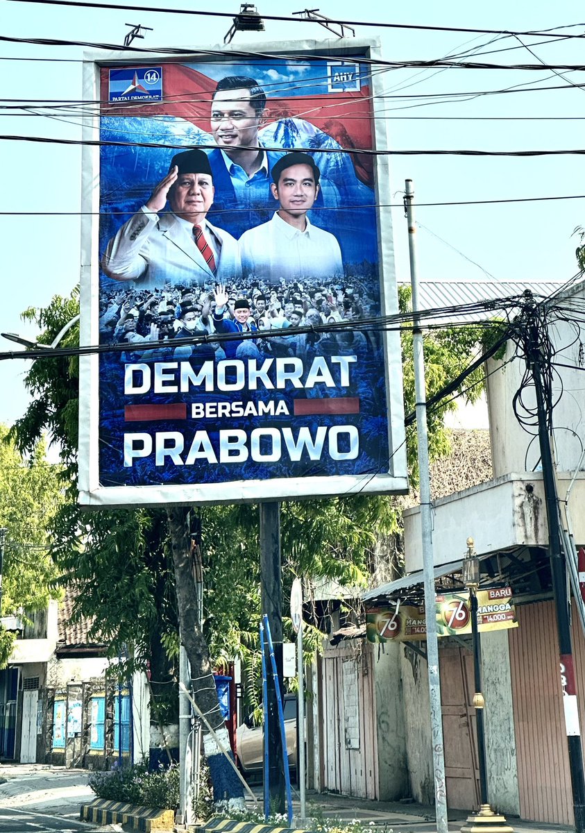 AHY Demokrat bersama <a href="/prabowo/">Prabowo Subianto</a> dan <a href="/gibran_tweet/">Gibran Rakabuming</a> 

#PrabowoGibran 
#AgusYudhoyono 
#PartaiDemokrat