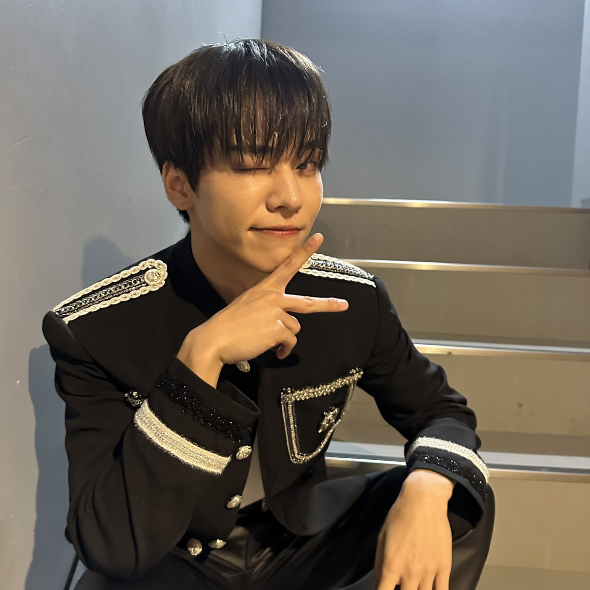 ONF_members's tweet photo. [#유 #U] 大阪、東京までファンミーティング無事終えることができました🤩 ずっと待っていてくださったファンのみなさんのおかげです！次もまた！公演しにきます💙 
일본 팬미팅 무사히 잘 마무리했어요!! 남은 일정도 화이팅하고 올게요💡 퓨즈도 감기 조심🤧🩵 https://t.co/4DeY51k0U6