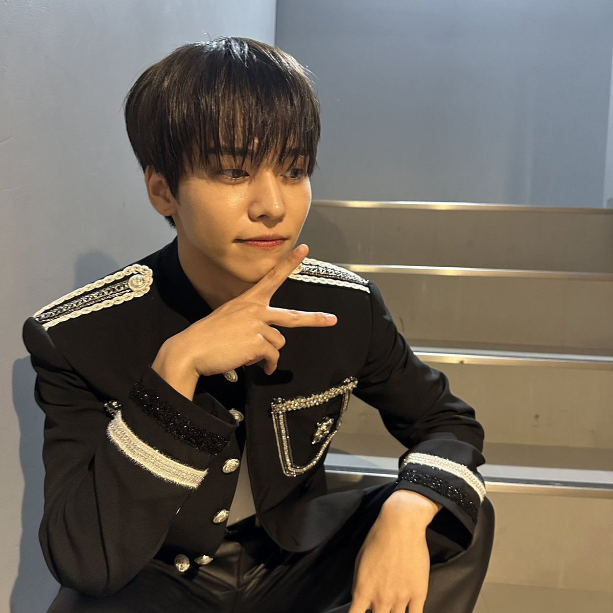 ONF_members's tweet photo. [#유 #U] 大阪、東京までファンミーティング無事終えることができました🤩 ずっと待っていてくださったファンのみなさんのおかげです！次もまた！公演しにきます💙 
일본 팬미팅 무사히 잘 마무리했어요!! 남은 일정도 화이팅하고 올게요💡 퓨즈도 감기 조심🤧🩵 https://t.co/4DeY51k0U6
