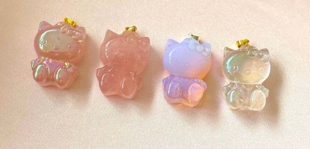 hello kitty pendants 💫