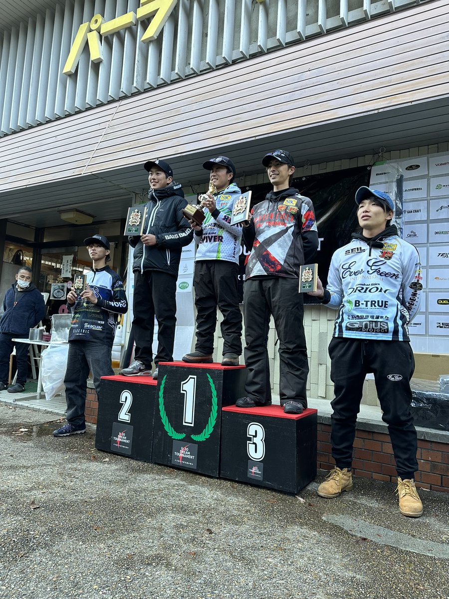 takumi_no_oheya's tweet photo. U-30ドリームトーナメントにお邪魔して本当によかったです。選手の皆様の熱い戦いを現場で観れて、本当に良かった。
そして、千田さんをはじめ、運営の方々が皆で協力して大会が成り立っている姿も感動しました。
僕はと言いますと、本気の現場リポーターと食レポで携われて光栄でした🤭
今回はRtvさんが全面的に協力があり、このようなLIVE配信に繋がっており、このライブ配信を実現するまでに半年以上打ち合わせを続け実現したのだとか。
解説の光大郎さん、黒田さん、せりーんさん、長丁場本当にお疲れ様でした☺️とても聞き取りやすくて楽しめました！
タクは明日BASSFLIXの撮影あるのでカフェ伊藤へ帰ります☺️