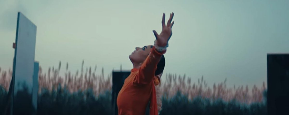 Babeekh07's tweet photo. The thematic elements in the music video, like the symbolism of different-colored balloons, spark curiosity about the underlying message.
#DannyZee https://t.co/ThJz6Fnvig