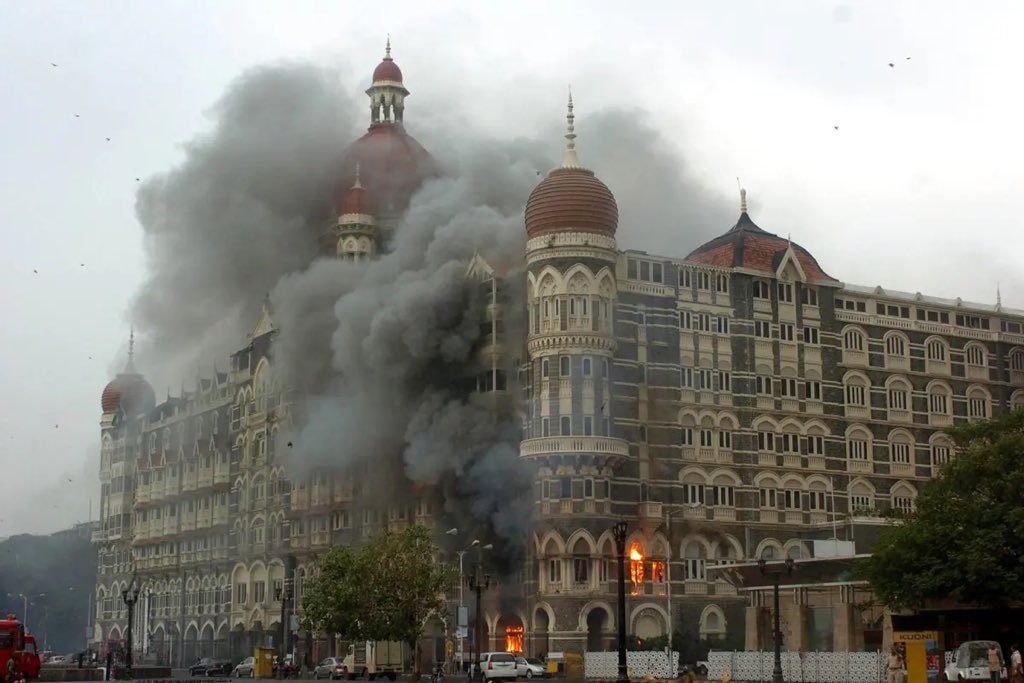 MumAfghanConsul's tweet photo. The Consulate General of the IR of 🇦🇫stands in solidarity with 🇮🇳on the solemn anniversary of the 26/11 Mumbai attacks. Together, we honor the memories of the victims, unite against terrorism &amp; saluting the resilience of this city and its heroes that faced adversity with courage https://t.co/74MvFQsc22