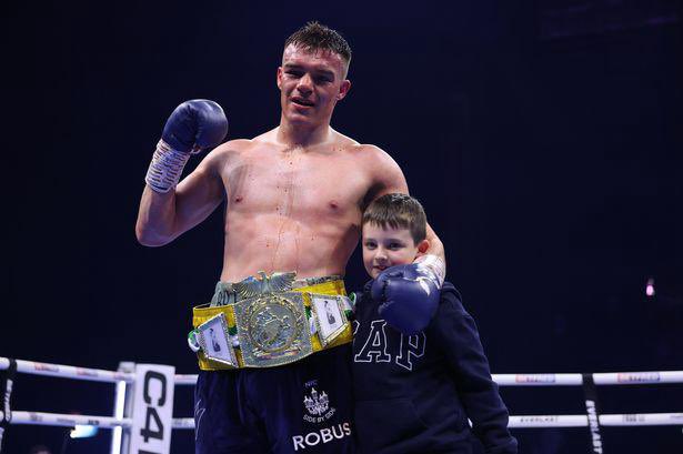 emmetbrennan91's tweet photo. 571 days ago I gave up alcohol dreaming of nights like this 

Coming from the absolute gutter back to winning a title in my 2nd fight in front of my godson, the person I do it for 

What a smashing kid 💙 https://t.co/JbLOBhDLHl