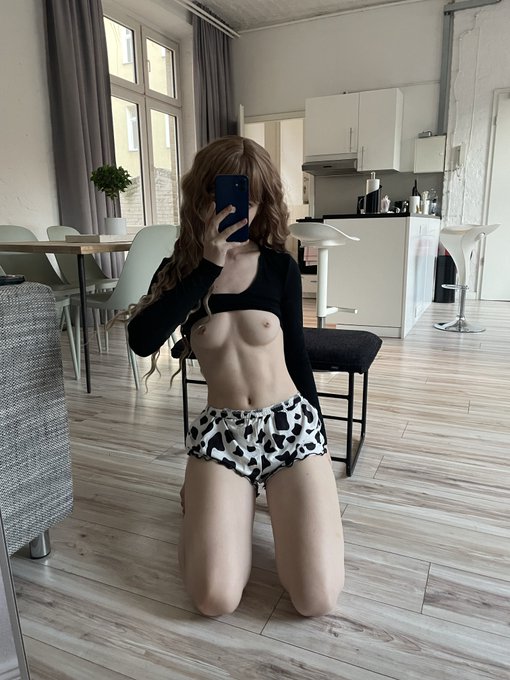 Front or back? 💕 https://t.co/ekXlEXAinG