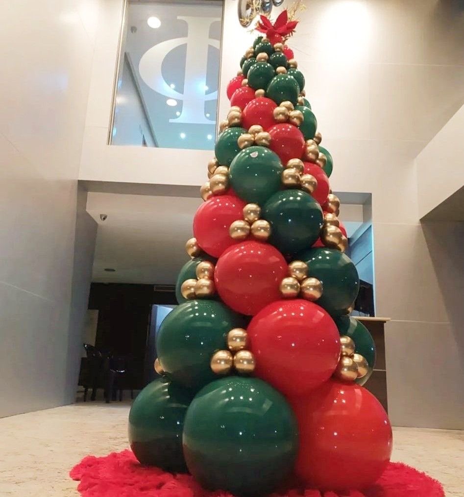 #Christmas is coming

#christmasballoons #balloons #balloonart #balloonartist #palloncini #popoartballoons #palloncini