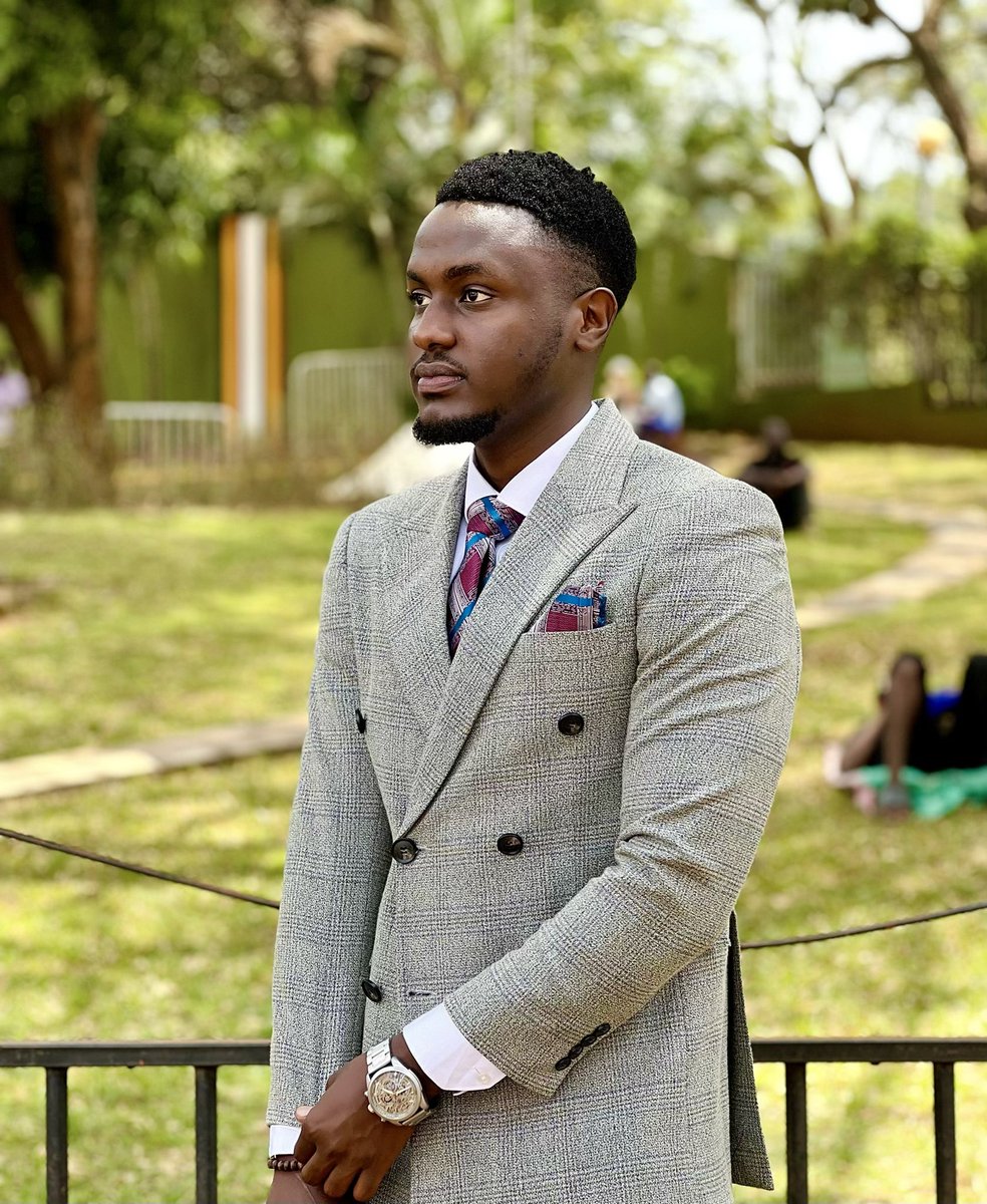 blair_kizza's tweet image. A picture of yourself in a suit

Let’s go ⌛️🦍