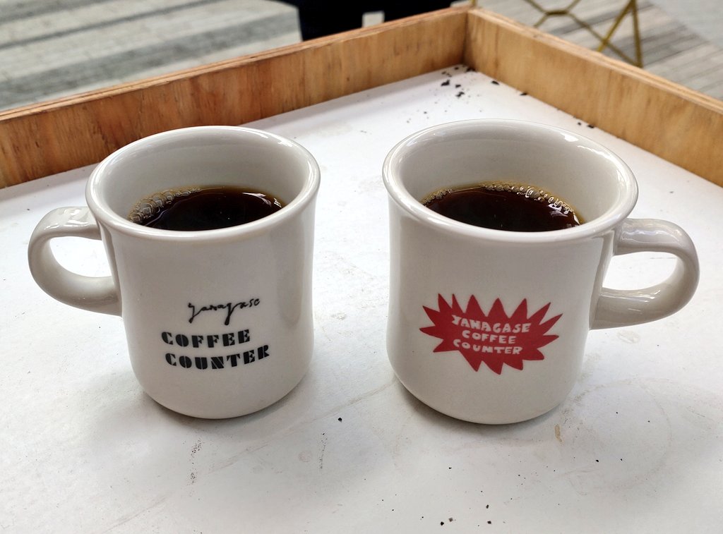 junkoharubiyor1's tweet photo. 【Yanagase COFFEE COUNTER】

各地の珈琲屋さんのブレンドコーヒーの飲み比べができます。

folk 珈琲とお菓子（滋賀）
チムニー珈琲焙煎所（兵庫）
78Coffee（埼玉）

折角なので地元じゃない↑を頂きました☕
外で立ち飲みコーヒー中々良い感じでした〜

#キリトリセカイ
#COFFEECOUNTER https://t.co/ju4zTTNlSO