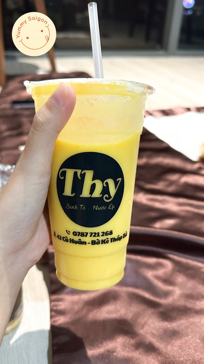 YummySaigon's tweet photo. Taken by a friend of mine to a juice &amp; smoothie shop in Nha Trang, super fresh that it still drives me crazy when I return to Saigon. The taste here was fresh and rich in fruit, a big plus by no extra WATER. Highly recommend #smothie #vietnam #nhatrang #juice #food #BEVERAGES https://t.co/DQvjL6UbMz