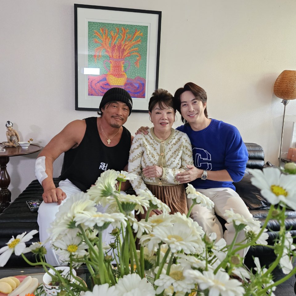 official_KHJ87's tweet photo. 이번에도 즐거웠던 사당귀 촬영 
수미쌤이 차려주신 귀한 밥상!! 
항상 아들처럼 챙겨주셔서 감사합니다
사랑하는 선생님
생신 축하드립니다🎂 https://t.co/LeIDh4gv6m