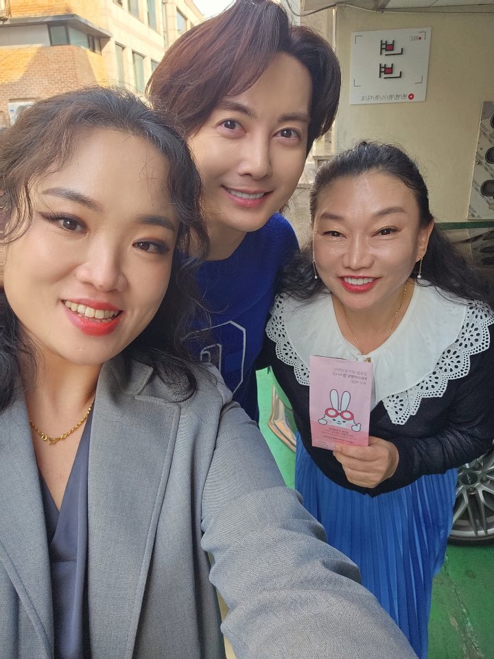 이번에도 즐거웠던 사당귀 촬영 
수미쌤이 차려주신 귀한 밥상!! 
항상 아들처럼 챙겨주셔서 감사합니다
사랑하는 선생님
생신 축하드립니다🎂