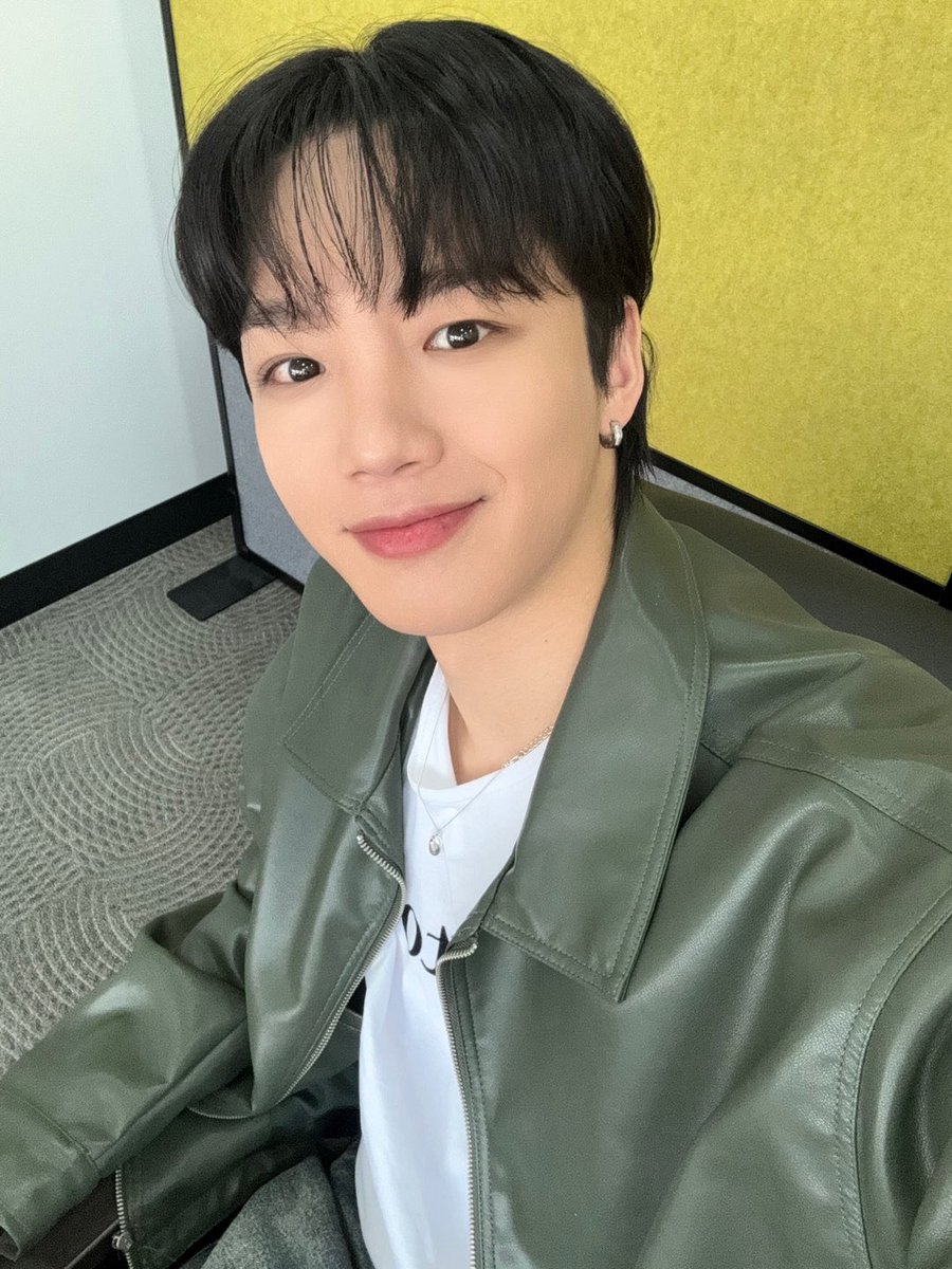 LYM_offcl's tweet photo. [📸] 2023.11.26
제이제이뮤즈 팬사인회 💚🤍

#임영민 #LIMYOUNGMIN
#ROOM #IN_MY_ROOM https://t.co/oSx7xbH0BN