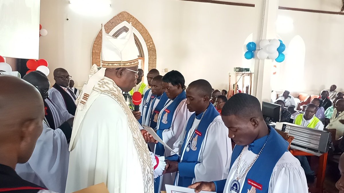 NelsonJimmex's tweet photo. 26/11/2023 
Commissioning of Lay Readers of Bunyoro Kitara Diocese. 32 have completed their two years course and now are fully commissioned to Minister.. Rt. Rev Samuel Kahuma Abwooli is the Main Celebrant. https://t.co/O1pXPJMU6Z