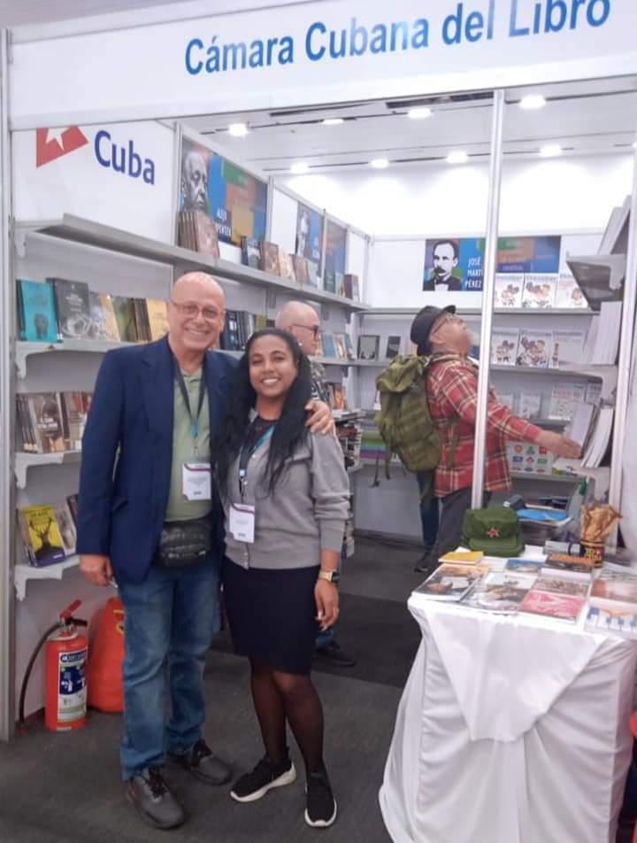 Artex_artecuba's tweet photo. La Feria Internacional del Libro de Guadalajara, en su edición 37, cuenta con una representación de Artex, a través de las Agencias Ediciones Cubanas y Soy Cubano #EdicionesCubanas #SomosArtexCuba https://t.co/MLttB9Oe7g