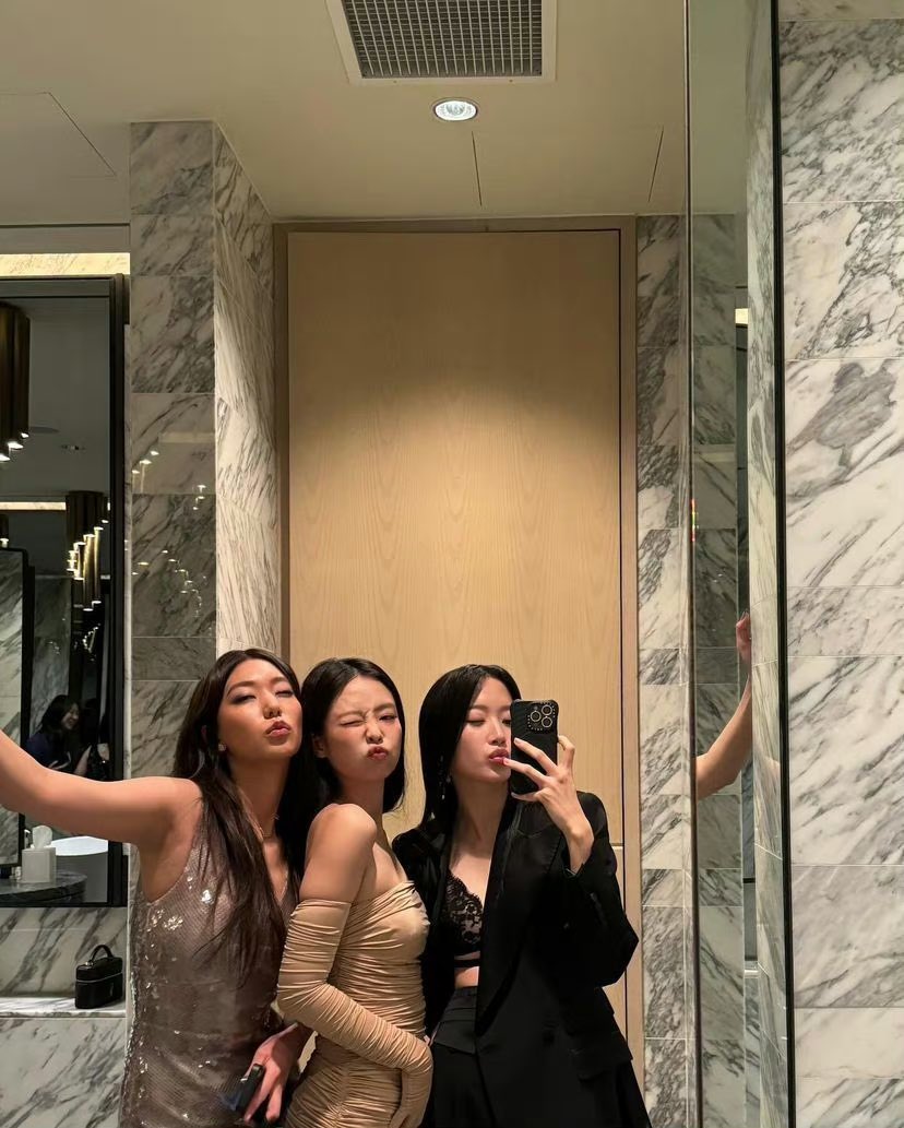 infodrakor_id's tweet photo. Cewek cewek kece 🔥🔥🔥

#Jennie #LeeHoJung #MoonGaYoung https://t.co/pKdVvJupCO