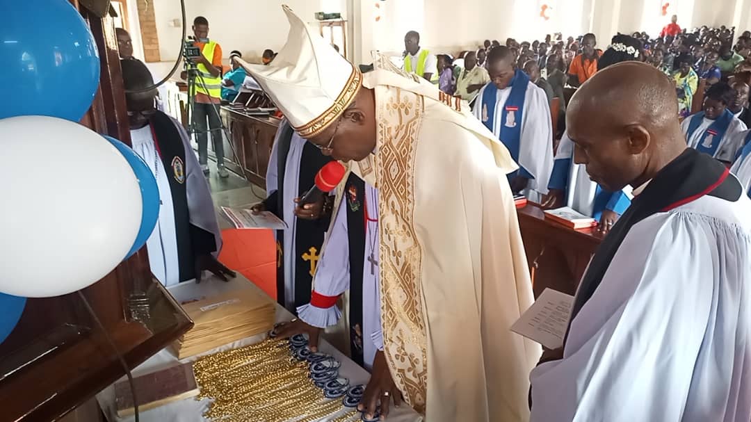 BKDCOU's tweet photo. 26/11/2023 
Commissioning of Lay Readers of Bunyoro Kitara Diocese. 32 have completed their two years course and now are fully commissioned to Minister.. Rt. Rev Samuel Kahuma Abwooli is the Main Celebrant. https://t.co/Yf8pdaBuKV